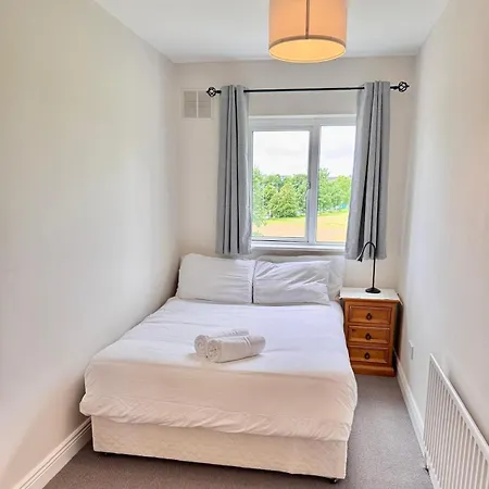 Comfy 3bd & Airport Access Daire Dublin