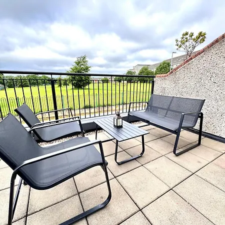 Comfy 3bd & Airport Access Daire *